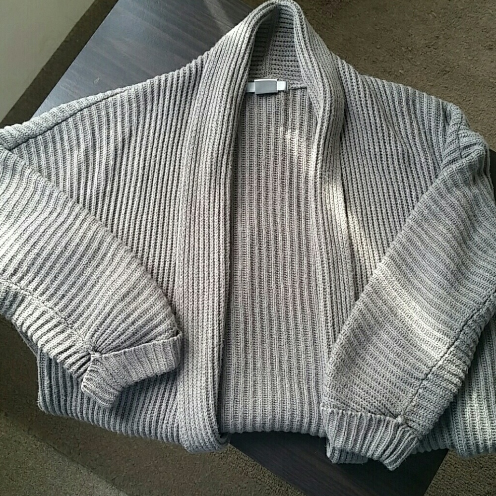 <<H&M comfy & warm short cape>>